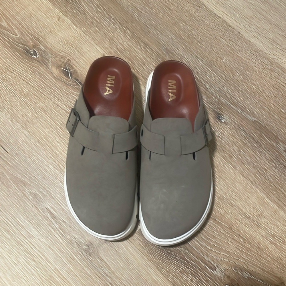 MIA Geneva Clogs Size 7